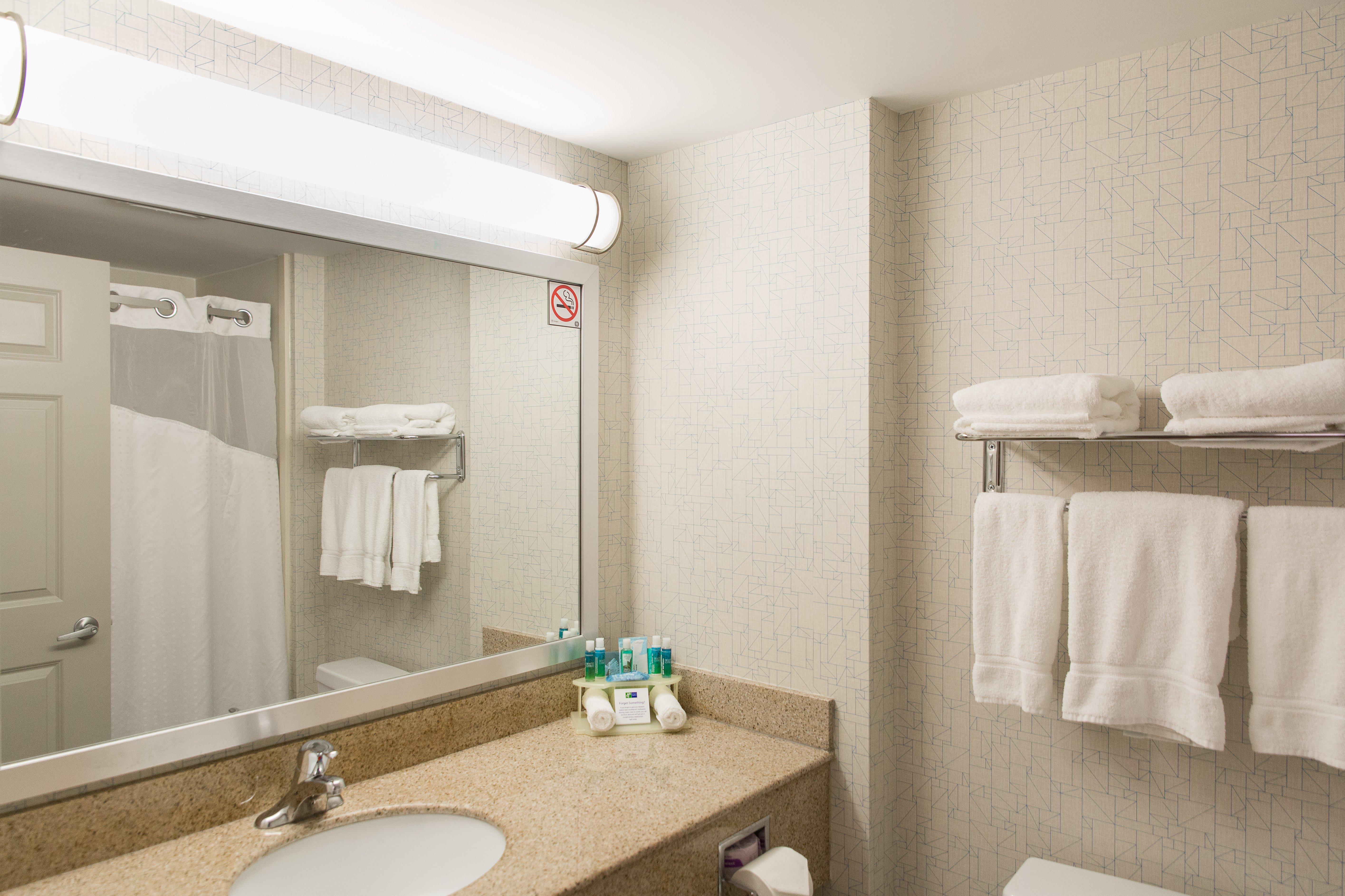 Holiday Inn Express Brampton By Ihg Exterior photo
