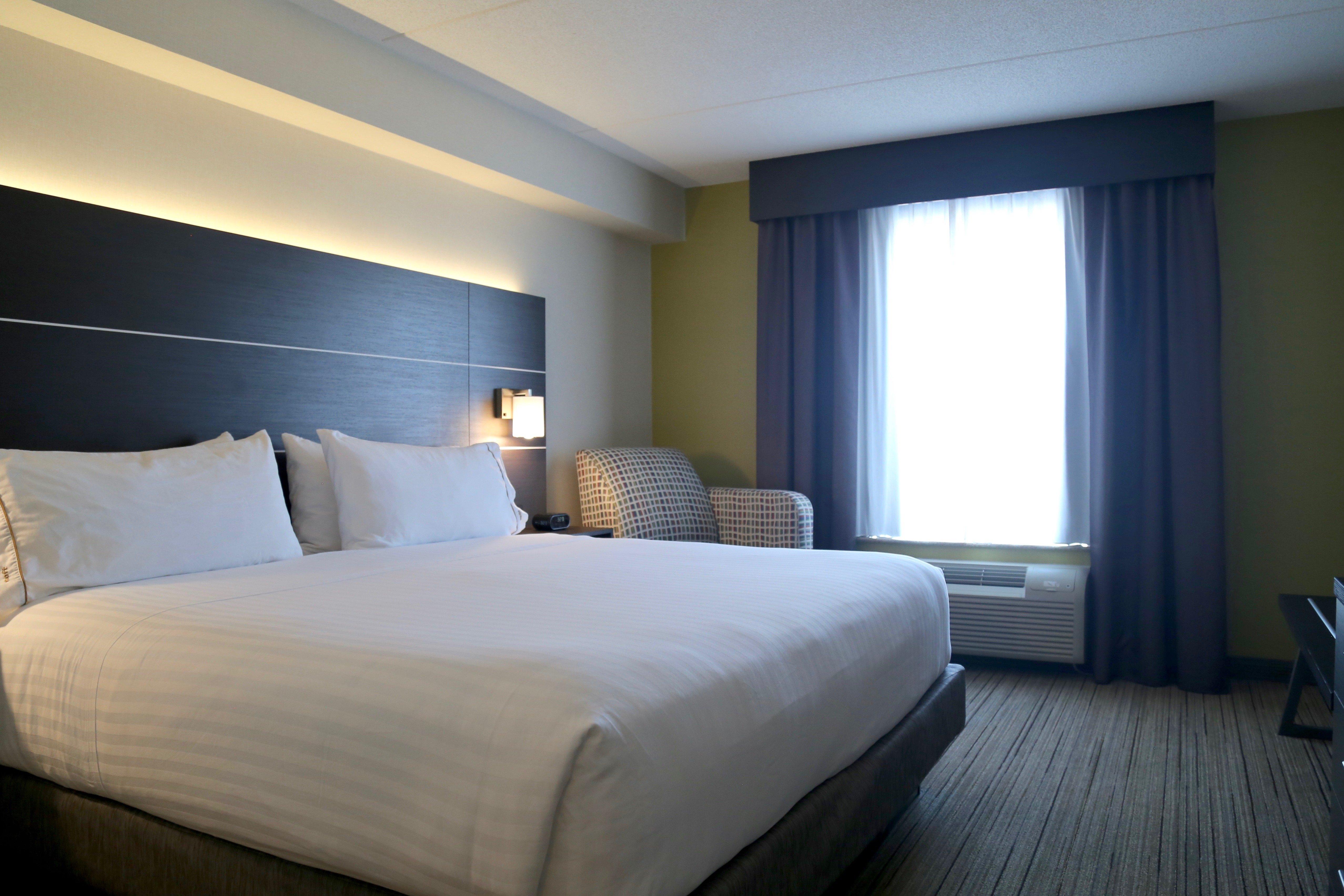 Holiday Inn Express Brampton By Ihg Exterior photo