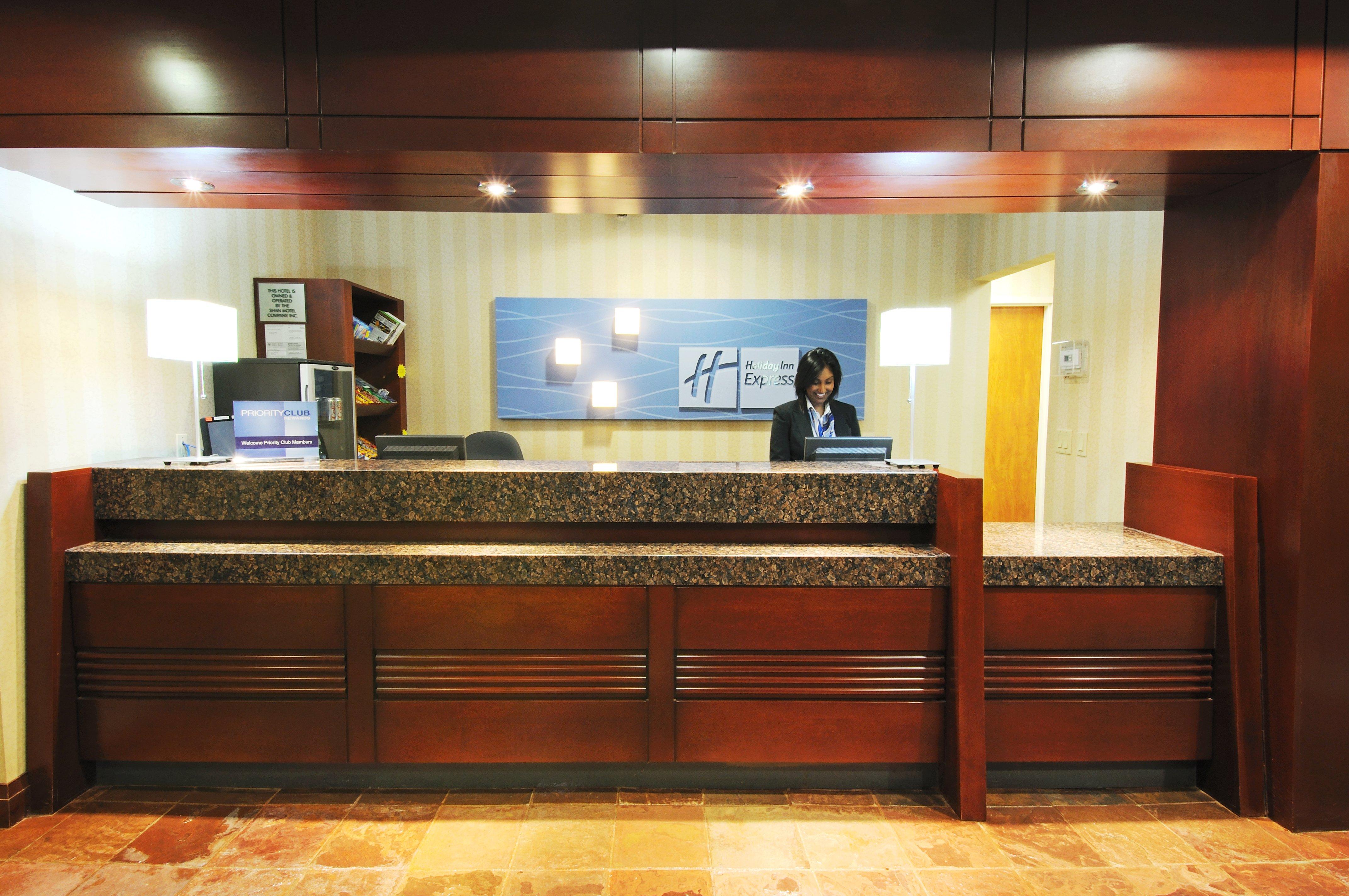 Holiday Inn Express Brampton By Ihg Exterior photo