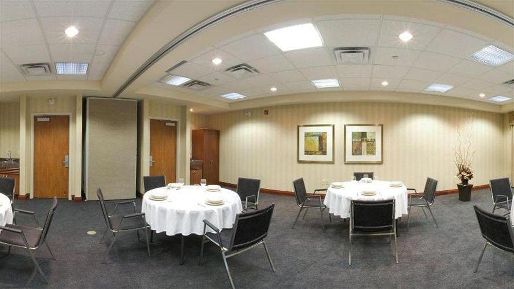 Holiday Inn Express Brampton By Ihg Exterior photo