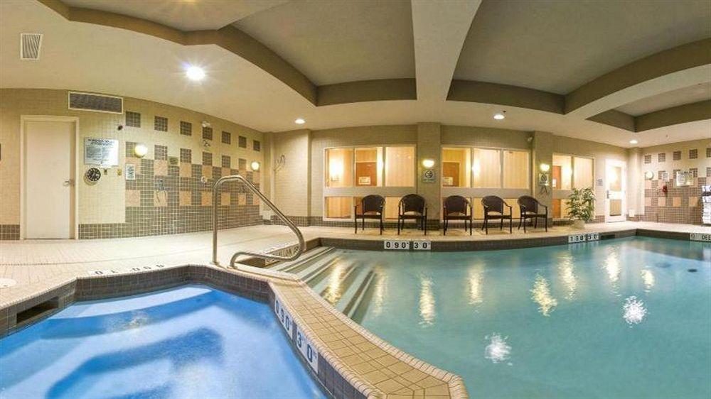 Holiday Inn Express Brampton By Ihg Exterior photo